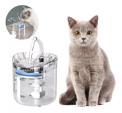 gato con fuente de agua automatico para gatos